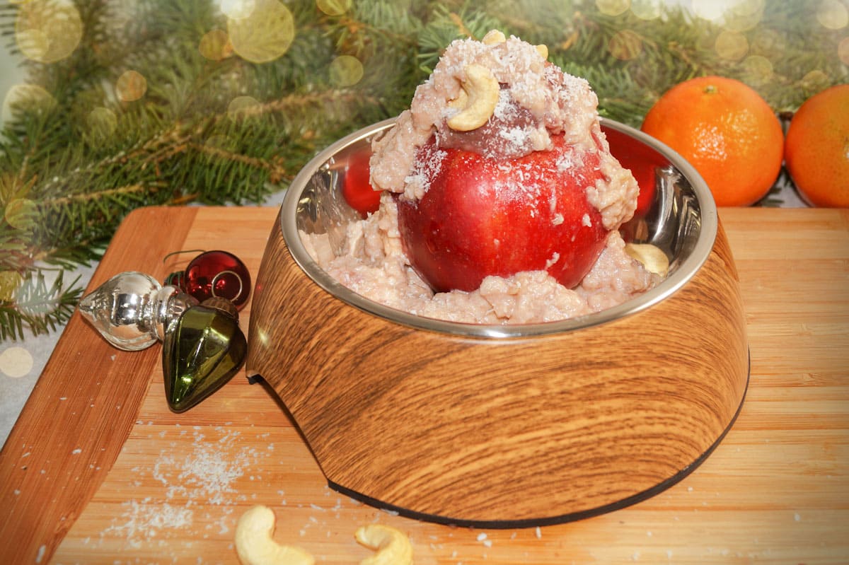 Barf Apfel Ein Barf-Apfel fertig serviert.