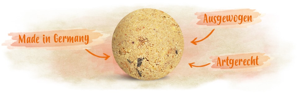 Gourmet Meisenknödel Eigenschaften Ein Meisenknödel. Daneben steht, dass dieser Made in Germany, Ausgewogen und Artgerecht ist.
